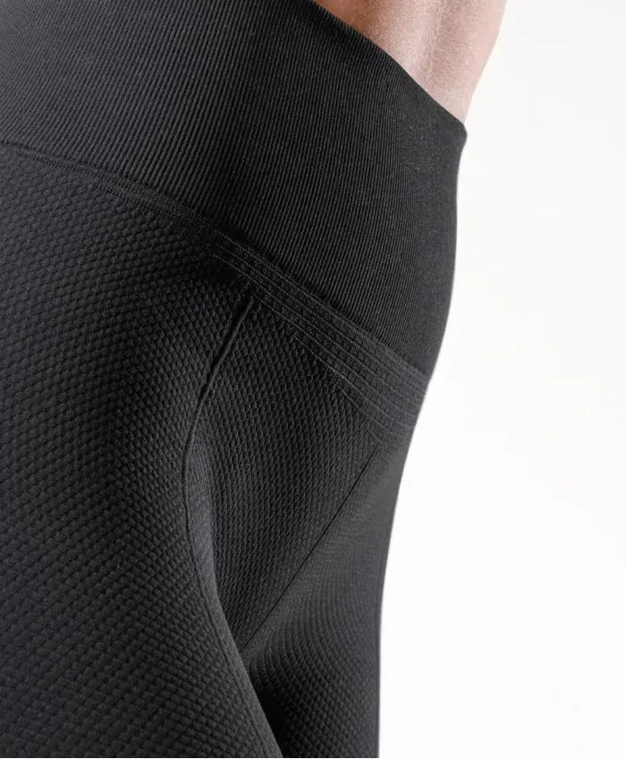 High shaping waistband of GUAM Vital Massage anti-cellulite leggings